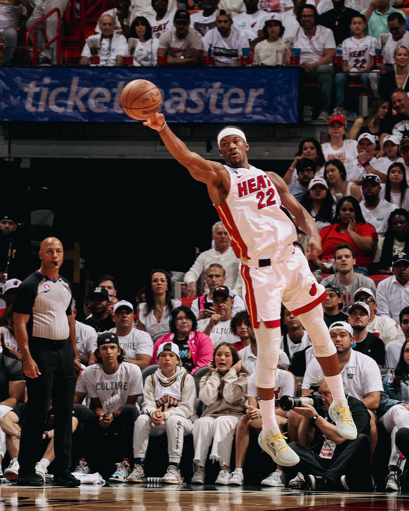 九游网页版登录入口包含巴特勒连续二十场比赛得分超过连败，中国队挑战极限！的词条