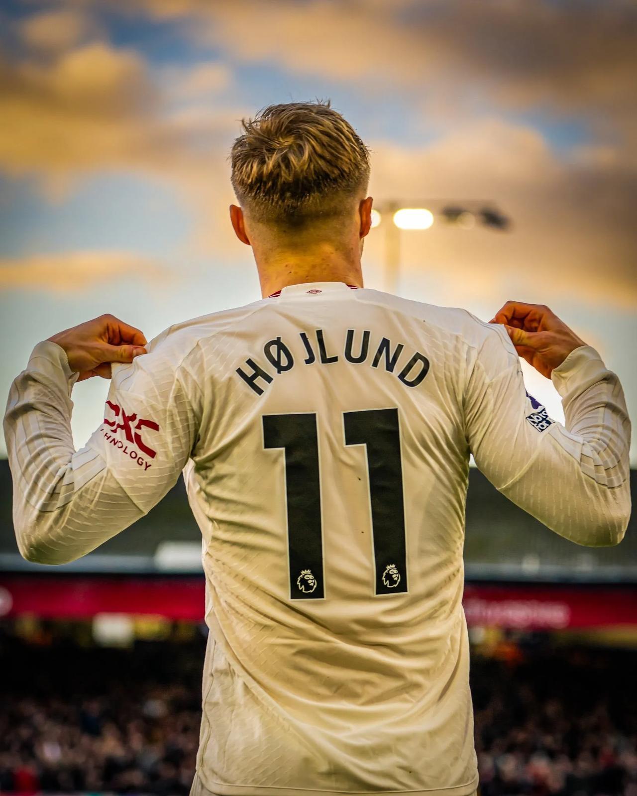 包含转会期曼联调整名单以备欧超杯,战术微调环节打磨,目标明确,医务组通报恢复的词条 包含转会期曼联调整名单以备欧超杯,战术微调环节打磨,目标明确,医务组通报恢复的词条